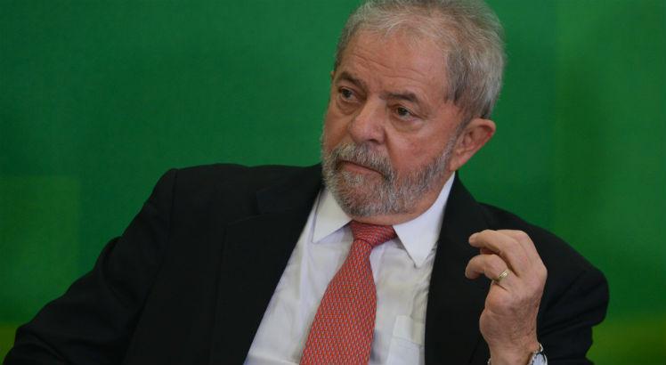 Segundo boletim m&eacute;dico divulgado nesta ter&ccedil;a, Lula foi medicado com antibi&oacute;ticos por via venosa e encontra-se &quot;clinicamente est&aacute;vel&quot;
