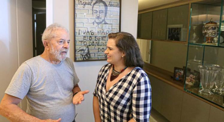 Mar&iacute;lia Arraes disse que Lula  vai trazer de volta o Brasil como pot&ecirc;ncia mundial, caso seja eleito presidente