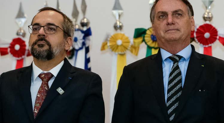 O ex-ministro da Educa&ccedil;&atilde;o (Abraham Weintraub) e o presidente Bolsonaro