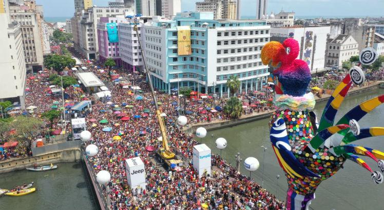 Durante a Festa de Momo, a cidade costuma receber milhares de foli&otilde;es para celebrar o Carnaval