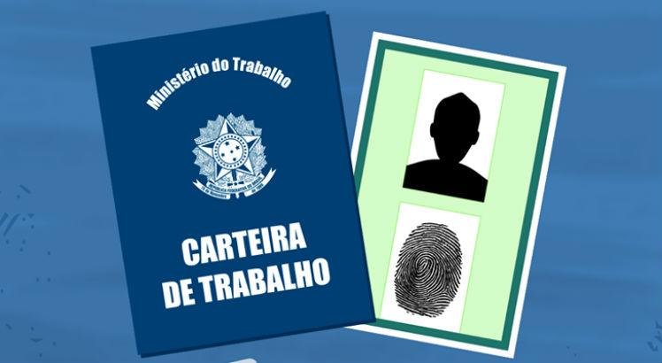 Imagem: Carteira de trabalho e carteira de identidade.