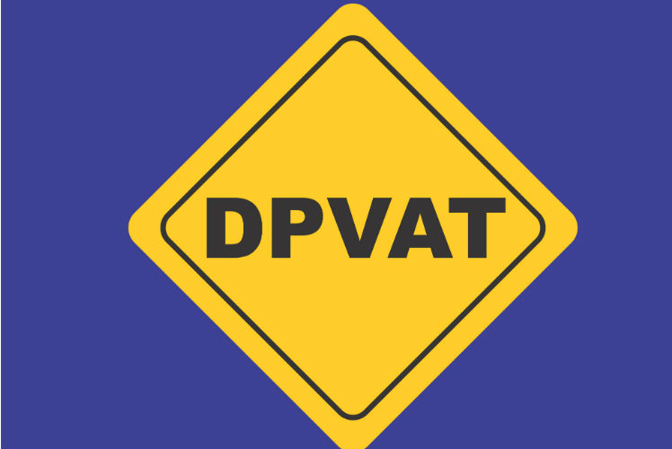 Imagem ilustrativa de placa de tr&acirc;nsito com a sigla DPVAT
