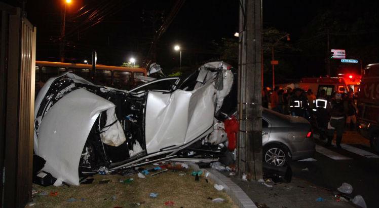 Mistura de álcool, direção e alta velocidade provocou tragédia na Tamarineira. Foto: Felipe Ribeiro/JC Imagem