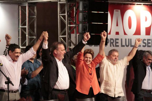 Em 2014, Lula e Dilma participaram de evento em prol da campanha de Armando Monteiro Neto a governador. Derrotado na elei&ccedil;&atilde;o, ele assumiu o Minist&eacute;rio de Desenvolvimento, Ind&uacute;stria e Com&eacute;rcio Exterior no governo da petista 