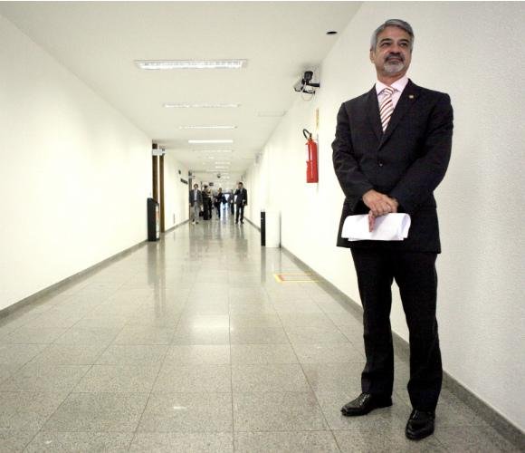 No Uruguai, Humberto Costa diz que delação de Machado aumenta pressão internacional sobre o Brasil