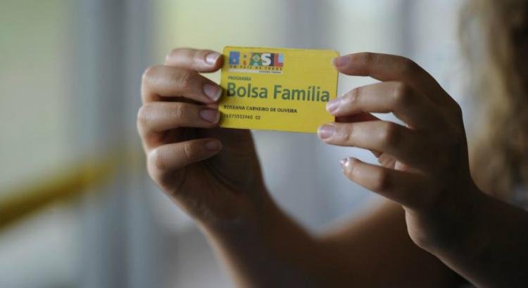 Governo cancela reajuste do Bolsa Família