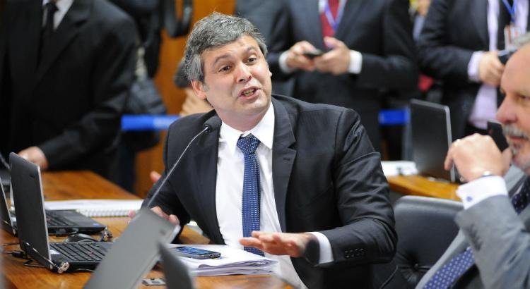 Lindbergh prega "desobediência civil" à condenação de Lula