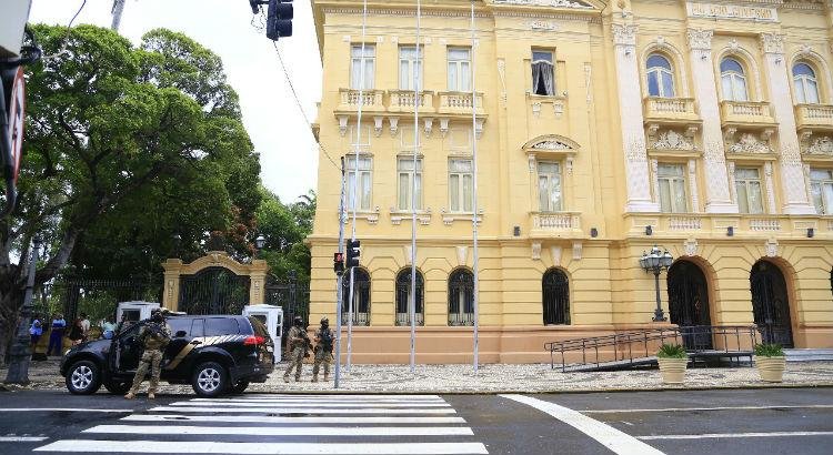 Secretário-executivo e coordenador da Casa Militar são presos em operação da PF