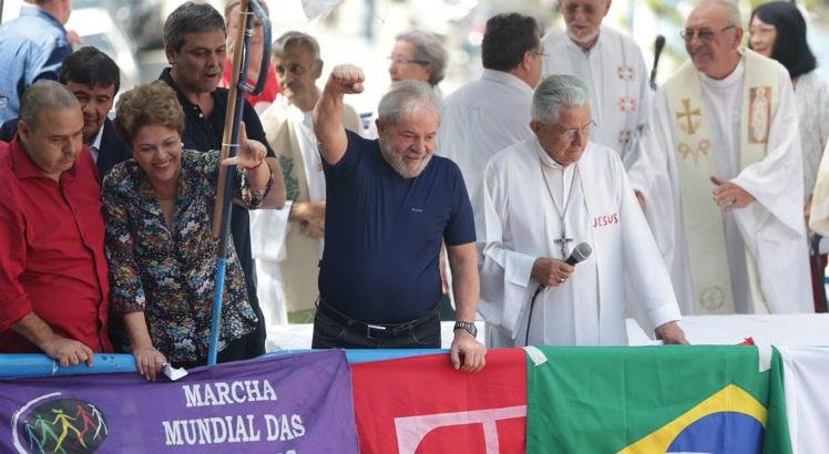 Parlamentares petistas cobram gastos de atos pró-Lula