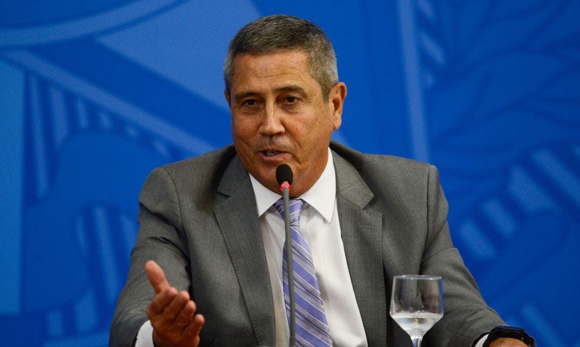 O ex-ministro da Casa Civil, Braga Netto, fala à imprensa no Palácio do Planalto, sobre as ações de enfrentamento ao covid-19 no país