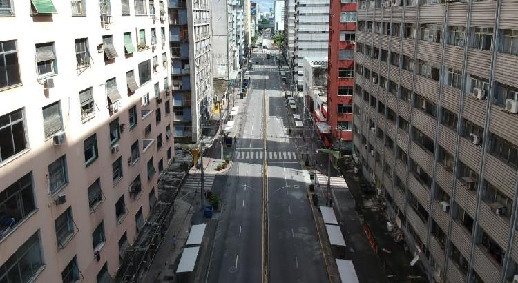 Avenida Conde da Boa Vista, no Recife, durante o isolamento social. Foto: Arnaldo Carvalho/JC Imagem