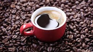 Cafeína é o princípio ativo encontrado no café, mas excesso pode trazer riscos