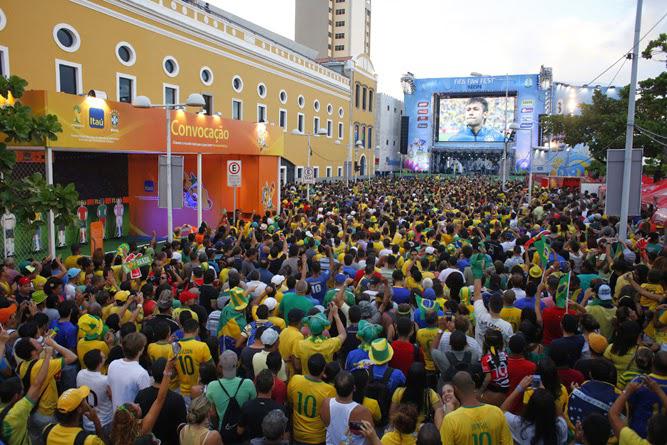 Fifa Fun Fest tem ficado lotada de turistas e pernambucanos. Fotos: Divulgação