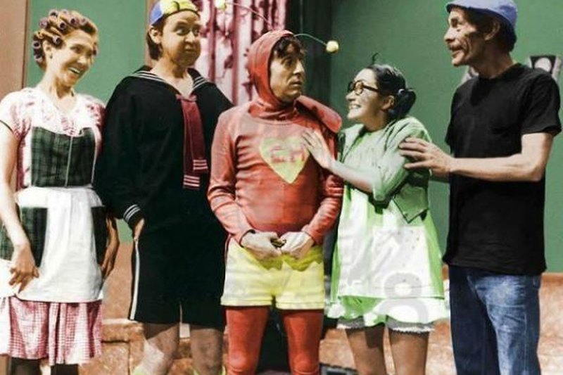 Chesperito ladeado pelos colegas Florinda Meza, Fotos: Reprodução/Internet