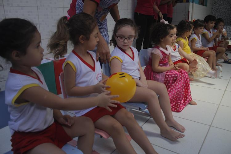 Manhã de brincadeiras na Escola Cantiga de Ninar, em Olinda, em comemoração ao dia das crianças.
(Dayvison Nunes / JC Imagem)