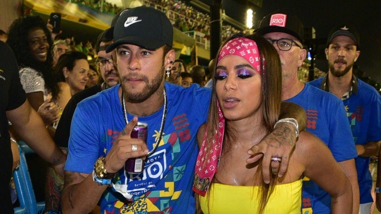 Neymar e Anitta se beijaram durante o Carnaval, em 2019.