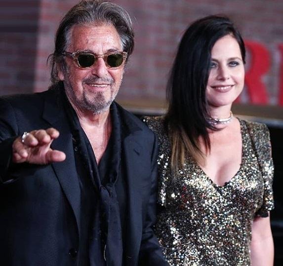 Al Pacino e a então namorada, Meital Dohan (Foto: Reprodução/Instagram)   