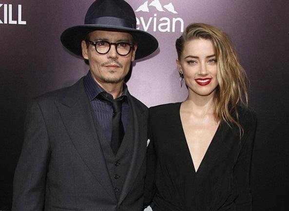 Johnny Depp e a ex-esposa Amber Heard brigaram na justi&ccedil;a e j&uacute;ri concedeu vit&oacute;ria ao astro de &quot;Piratas do Caribe&quot;