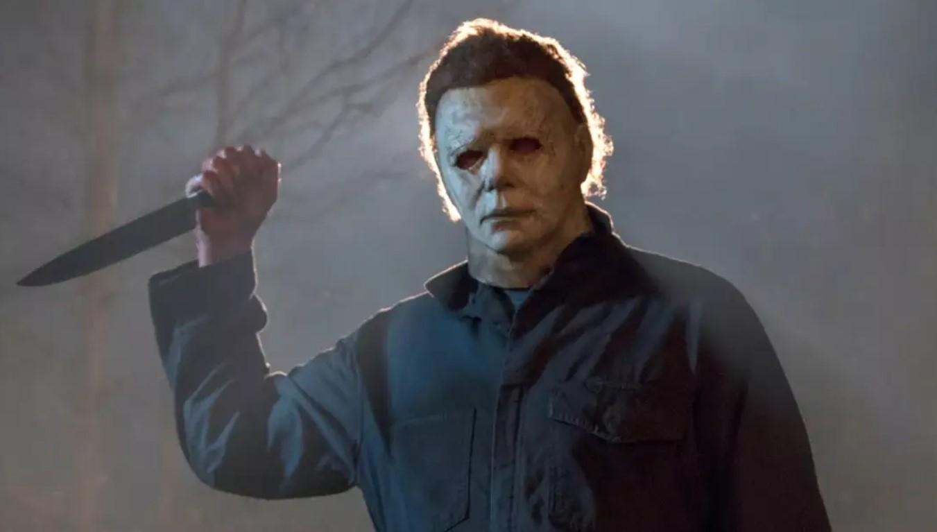 Cena do filme de terror Halloween (1978 e 2018) 