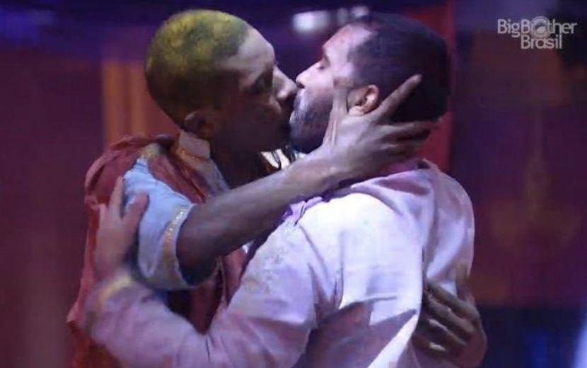 Beijo de Lucas e Gilberto foi o primeiro entre homens na história do "Big Brother Brasil" - Foto: reprodução