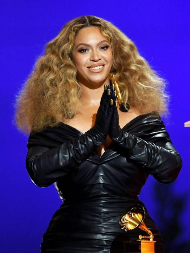Beyoncé venceu quatro Grammys na noite do domingo, 14 (Foto: Reprodução/Twitter)