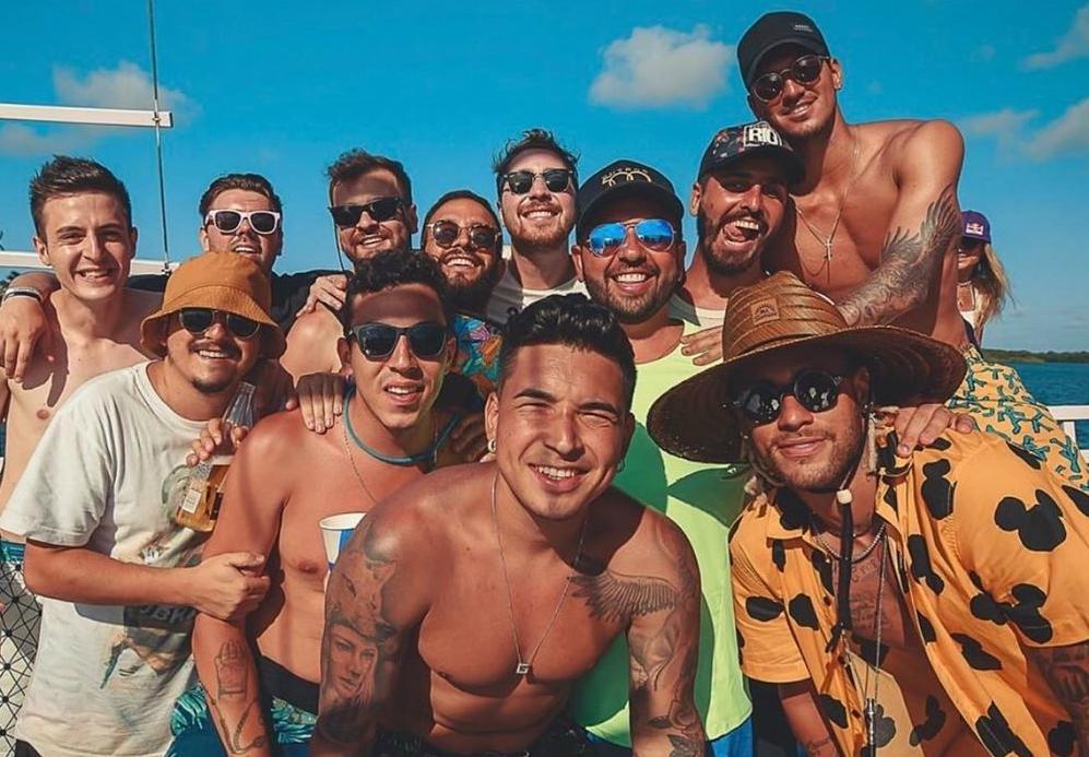 Neymar e os amigos, também chamados de "parças" (Imagem: Reprodução)
