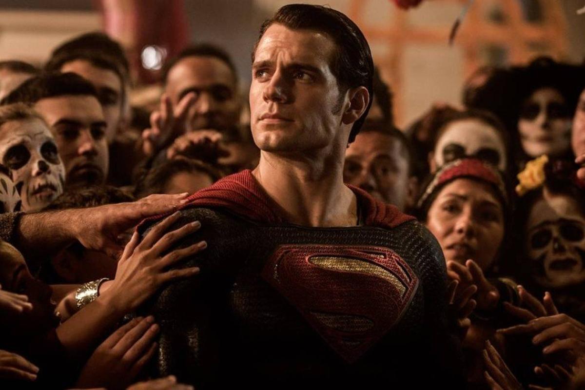 Henry Cavill em 'Superman' (Imagem: Reprodução)
