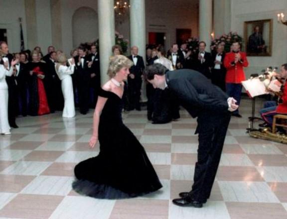 Lady Di e John Travolta dançaram muito na Casa Branca (Foto: Reprodução/Internet)