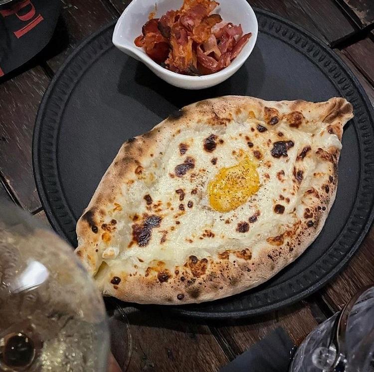 Pizza khachapuri, inspirado na Geórgia, na Luppi