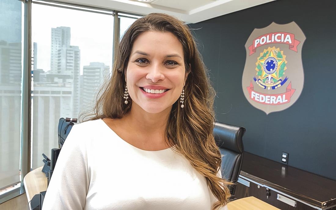 Carla Patrícia Cintra é ex-corregedora geral da SDS e também foi a primeira mulher a assumir a chefia da Polícia Federal em Pernambuco