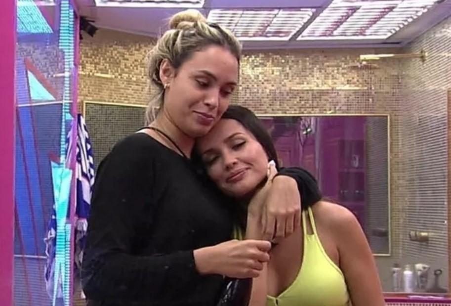 Sarah e Juliette eram amigas no BBB21, mas se separaram (Foto: Reprodução/TV Globo)