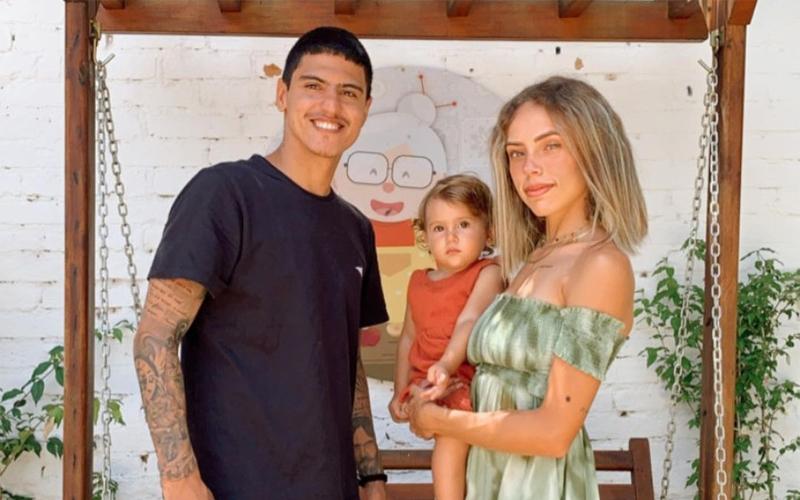 Felipe e Bruna Medina são pais da pequena Analua (Imagem: Reprodução/Instagram)