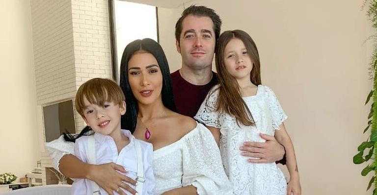 Cantora Simaria e família (Foto: Reprodução/instagram)