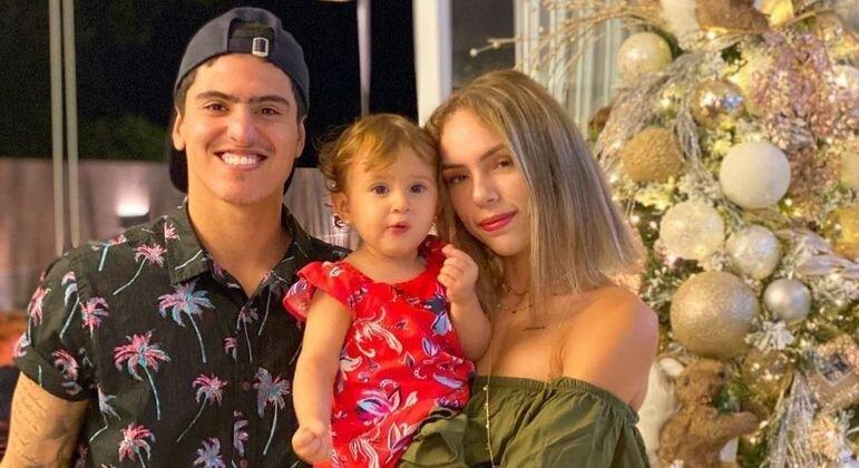 Felipe Medina e Bruna Bordini com sua filha (Foto: Reprodução/Instagram)