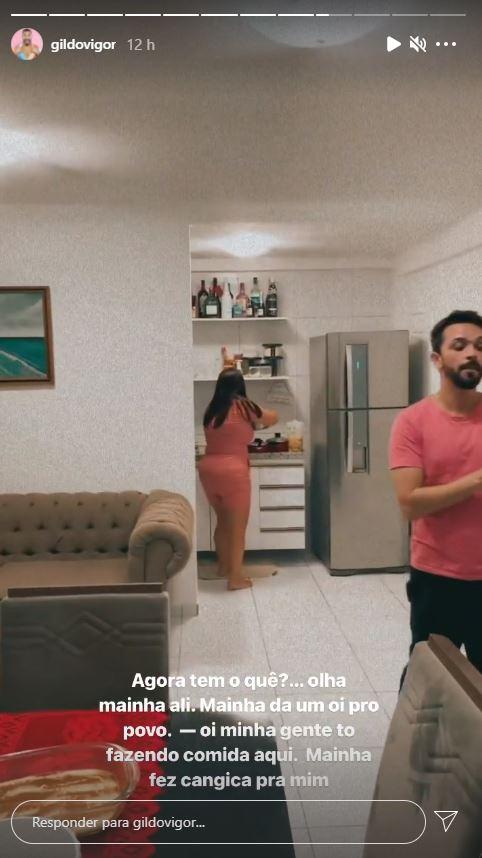 Gilberto mostra o apartamento da mãe em Recife - Crédito: Reprodução / Instagram