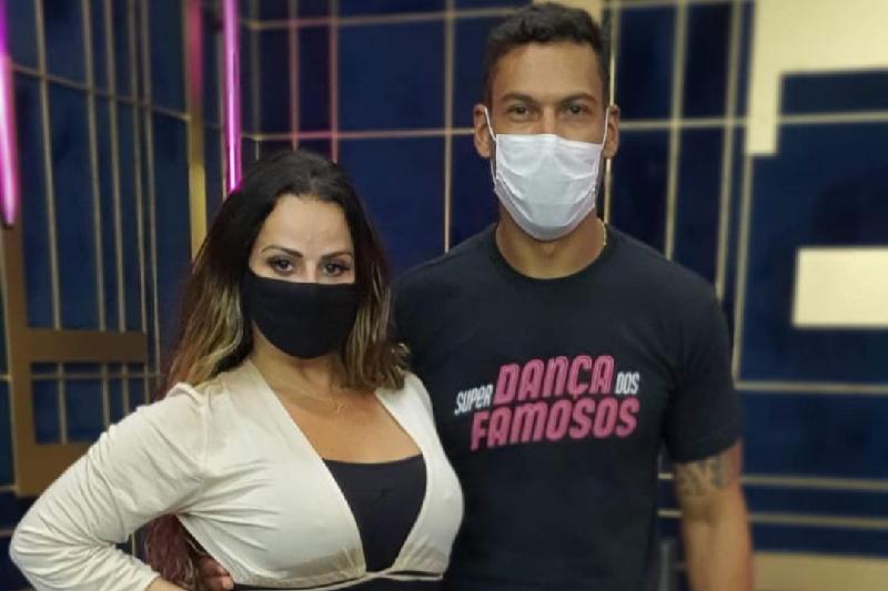 Viviane Araujo com o novo instrutor da 'Super dança dos famosos' (Imagem: Reprodução/Instagram)