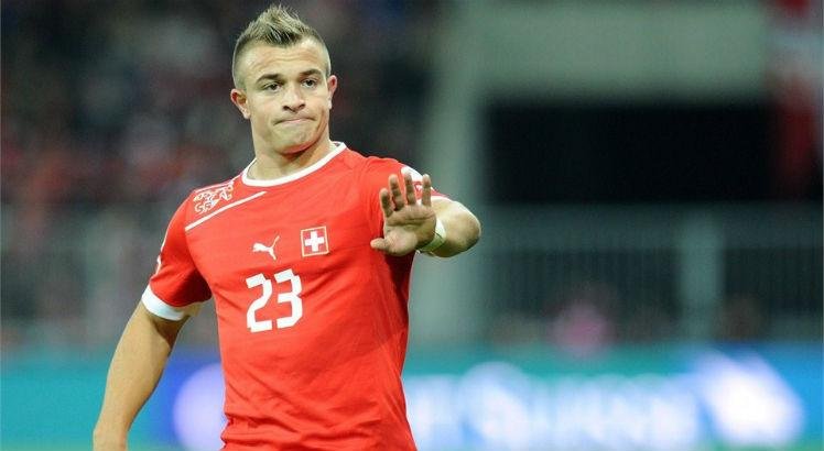 Shaqiri est&aacute; fora do jogo contra o Brasil