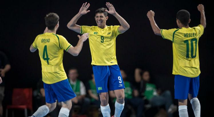 A equipe masculina do Futsal conquistou medalha de ouro diante da equipe da Rússia, em Buenos Aires. Foto: Reprodução/Twitter Times Brasil
