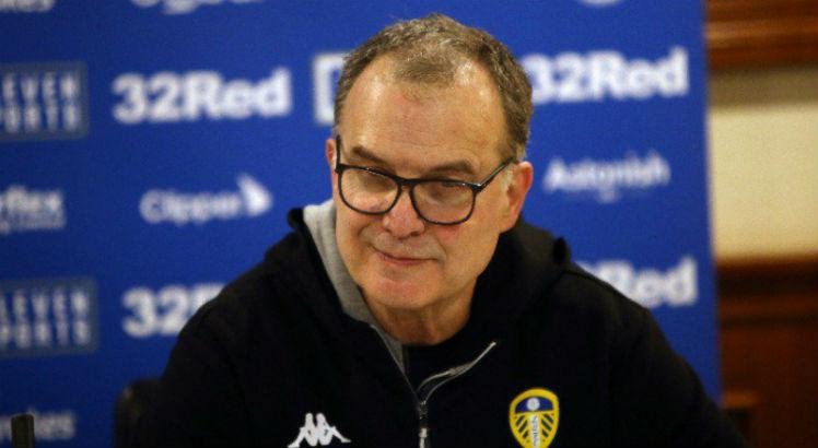 Bielsa foi campeão da Championship com Leeds nesta temporada. Foto: Reprodução/Twitter