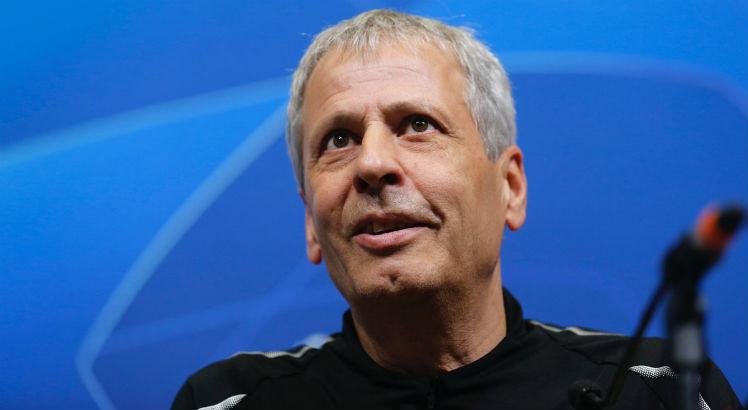 Lucien Favre, assim como os outros t&eacute;cnicos cotados, j&aacute; teve uma conversa inicial com o diretor do Manchester United