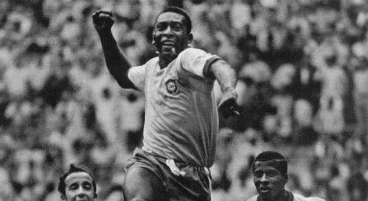 Pelé se tornou o único jogador a conquistar três Copas do Mundo. Foto: Acervo/CBF