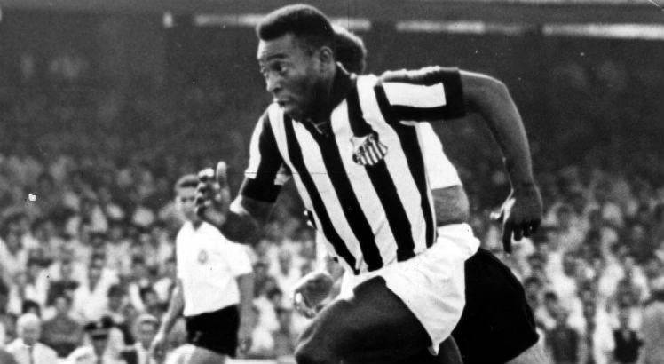 Oficialmente, milésimo gol de Pelé foi marcado contra o Vasco, no Maracanã. Foto: Acervo Estadão Conteúdo