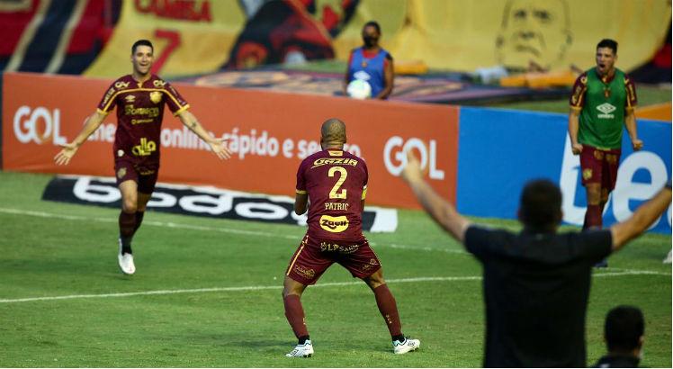 O Sport venceu o Athletico-PR com gol de Thiago Neves