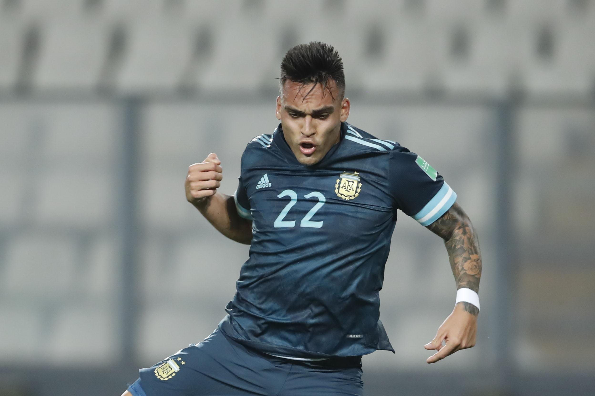 Lautaro Mart&iacute;nez est&aacute; no banco de reservas da Argentina.