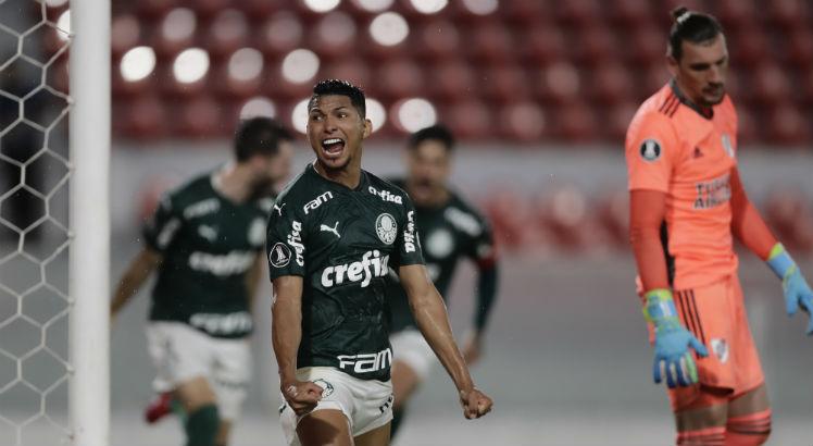 Ex-Náutico, Rony (E) tem sido um dos destaques do Palmeiras. Foto: AFP