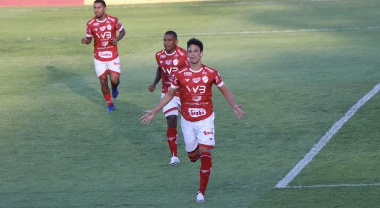 Henan marcou dois gols na goleada do Vila Nova. Foto: Divulgação