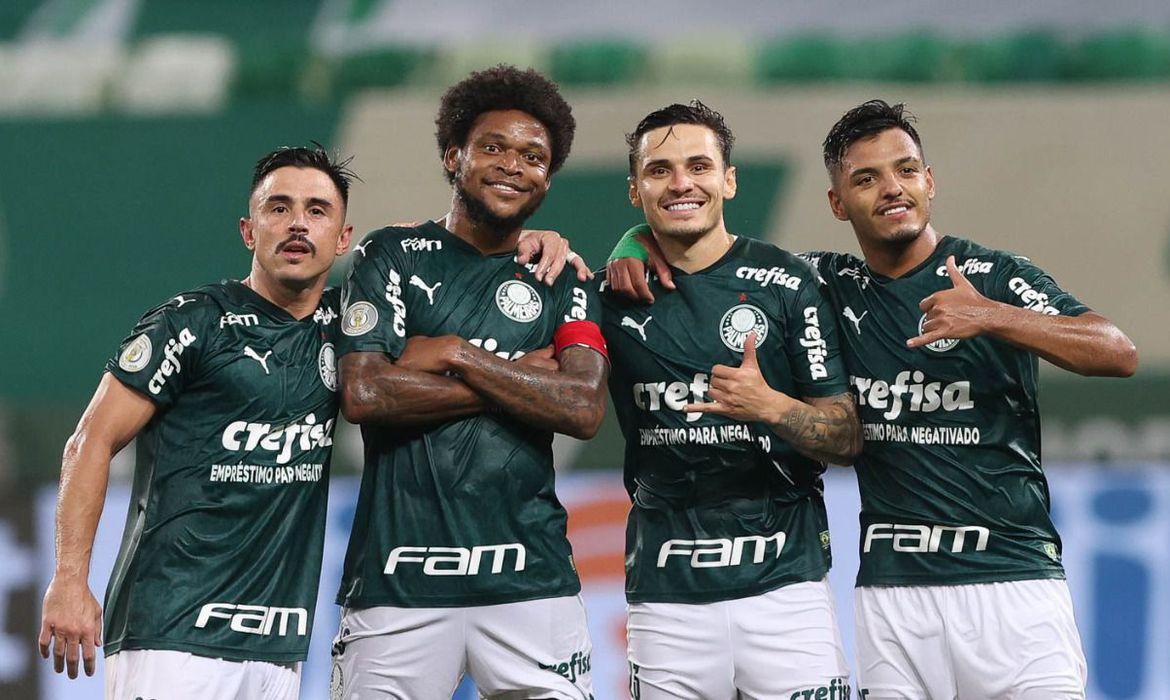 Willian Bigode (primeiro da esquerda para direita) foi bicampe&atilde;o da Libertadores pelo Palmeiras. Foto: Twitter/Reprodu&ccedil;&atilde;o
