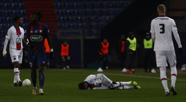 Neymar sofreu lesão no jogo entre PSG e Caen. Foto: AFP