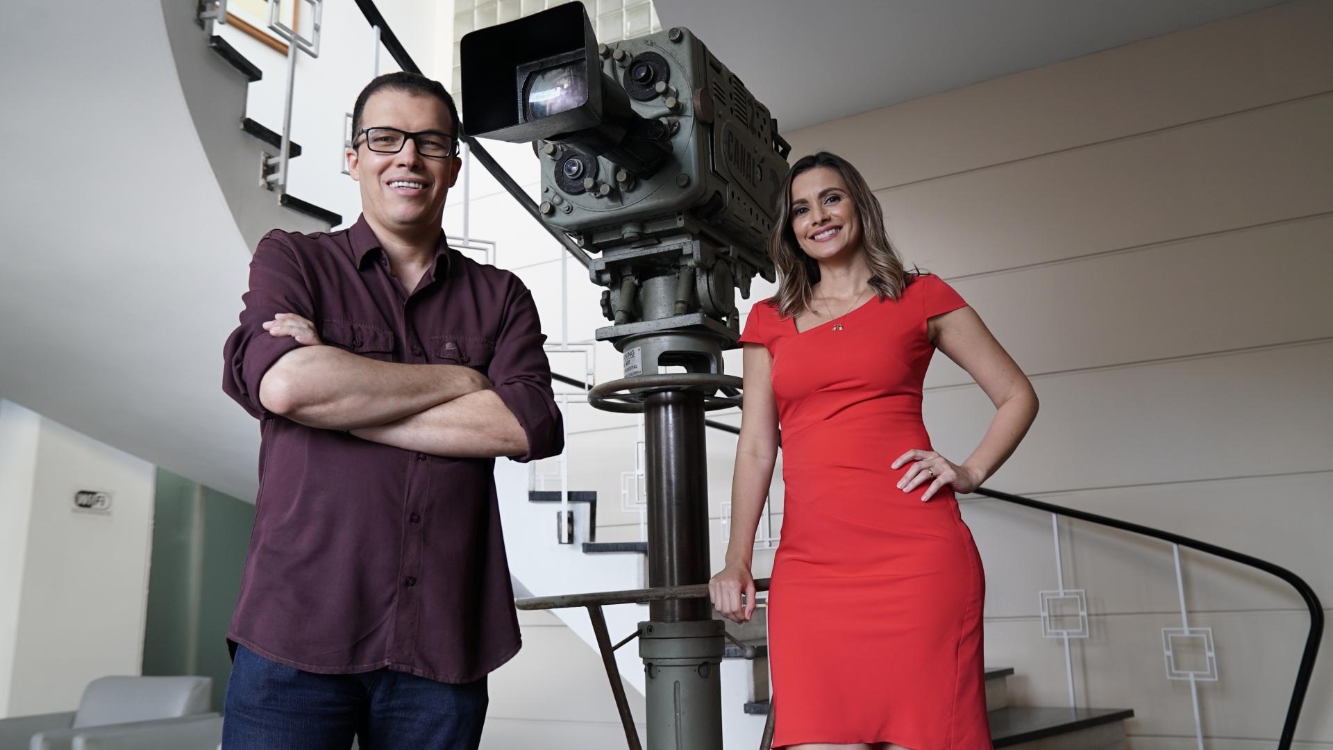 Aroldo Costa e Anne Barreto comandam o Arena TV Jornal Foto: Luisi Marques/JC Imagem