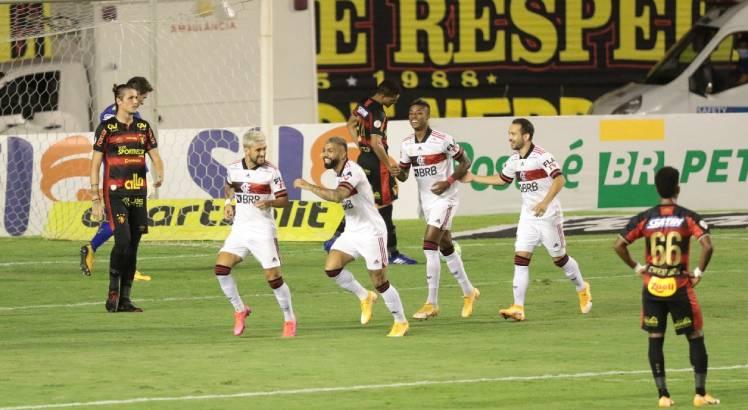 Gabigol marcou o primeiro gol do Flamengo e perdeu outras várias chances. Foto: Alexandre Gondim/JC Imagem